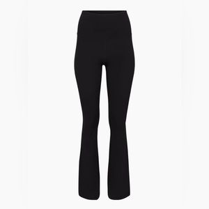 Aritzia TnAction
TNABUTTER CHEEKY FLARE HI-RISE LEGGING SZ M TALL $78
